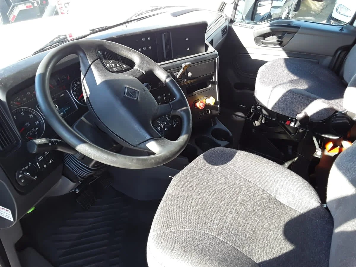 2020 International LT - image 7