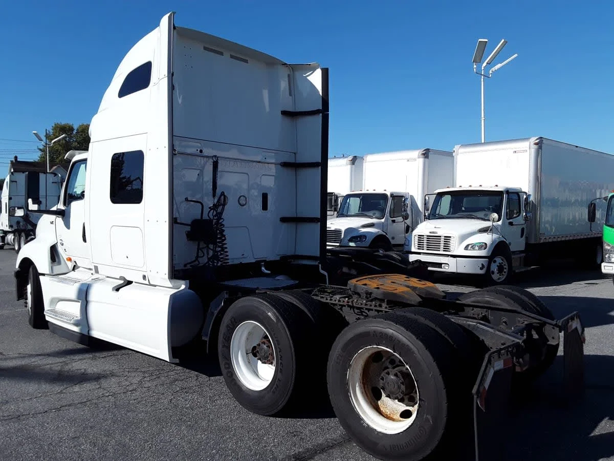 2020 International LT - image 6