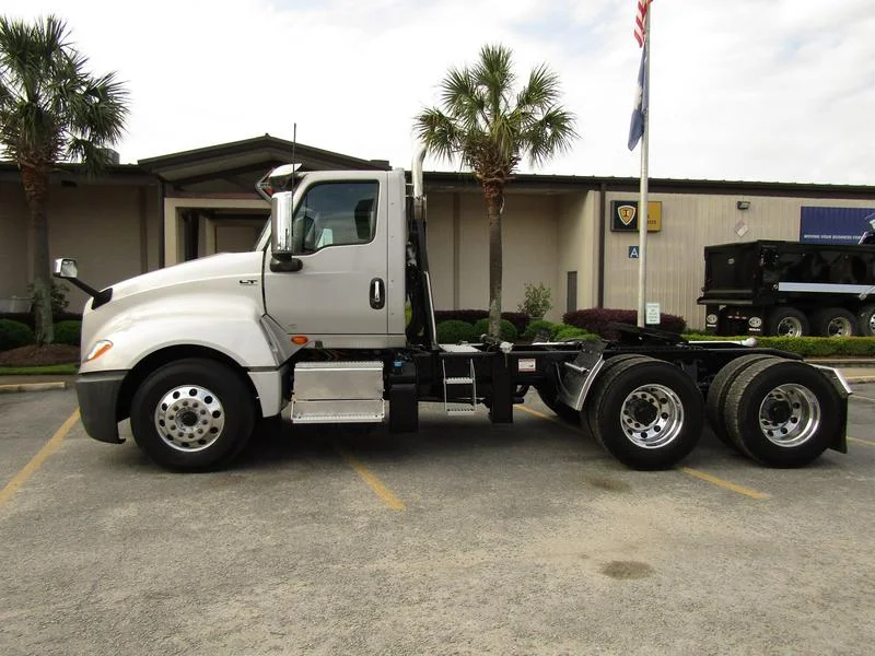 2021 International LT in Columbia — photo 2