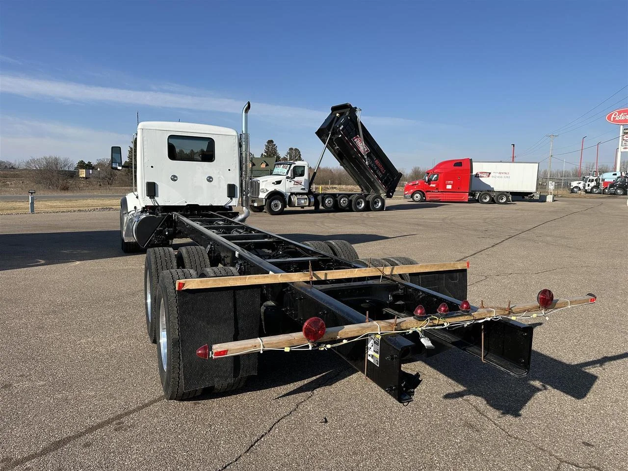 2025 Peterbilt 567 - image 2