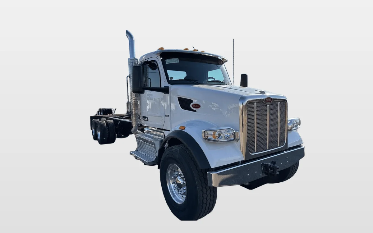 2025 Peterbilt 567 - image 1