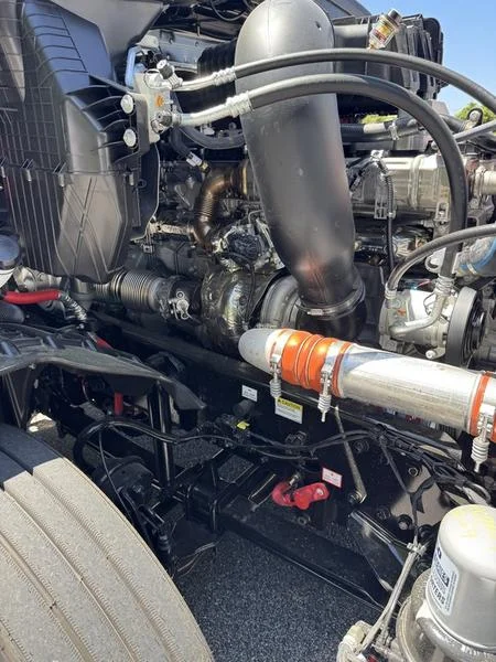 2027 Freightliner Cascadia — photo 4