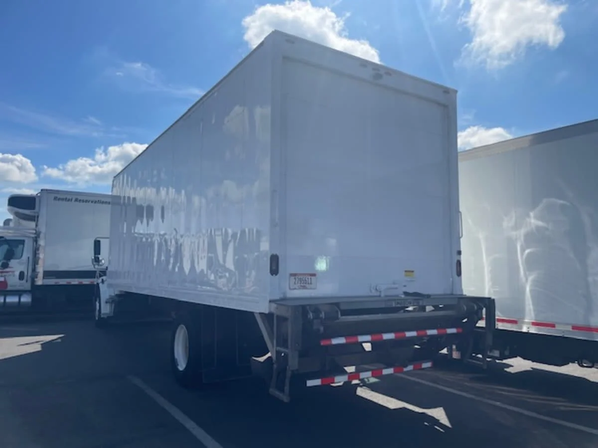 2019 Freightliner M2 106 in Farmingdale, NY — photo 6