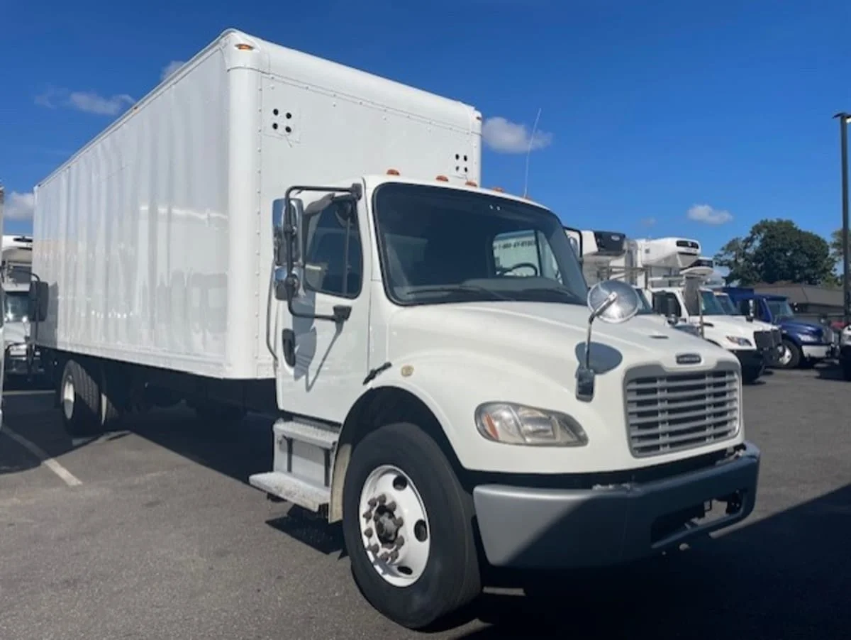 2019 Freightliner M2 106 in Farmingdale, NY — photo 3