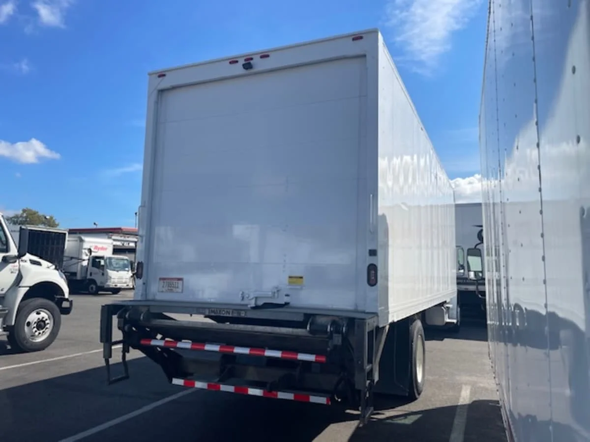 2019 Freightliner M2 106 in Farmingdale, NY — photo 4