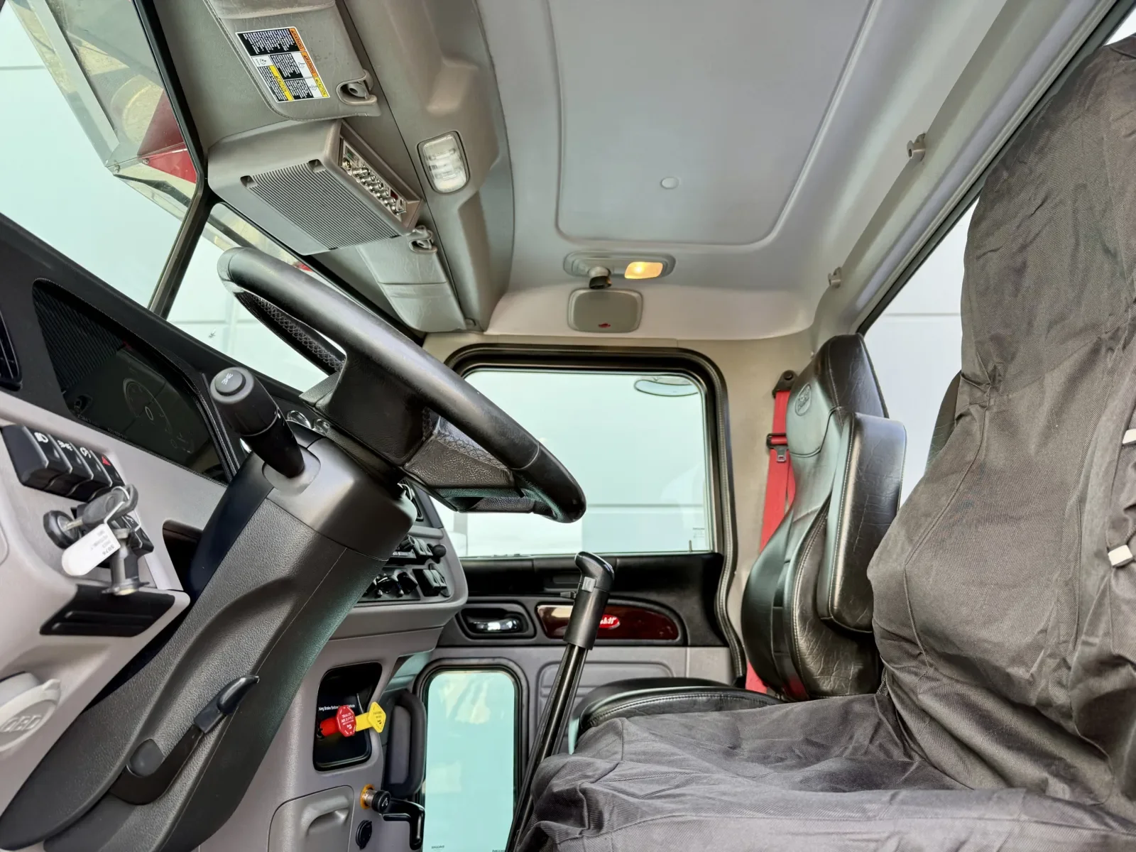 2023 Peterbilt 389 - image 14