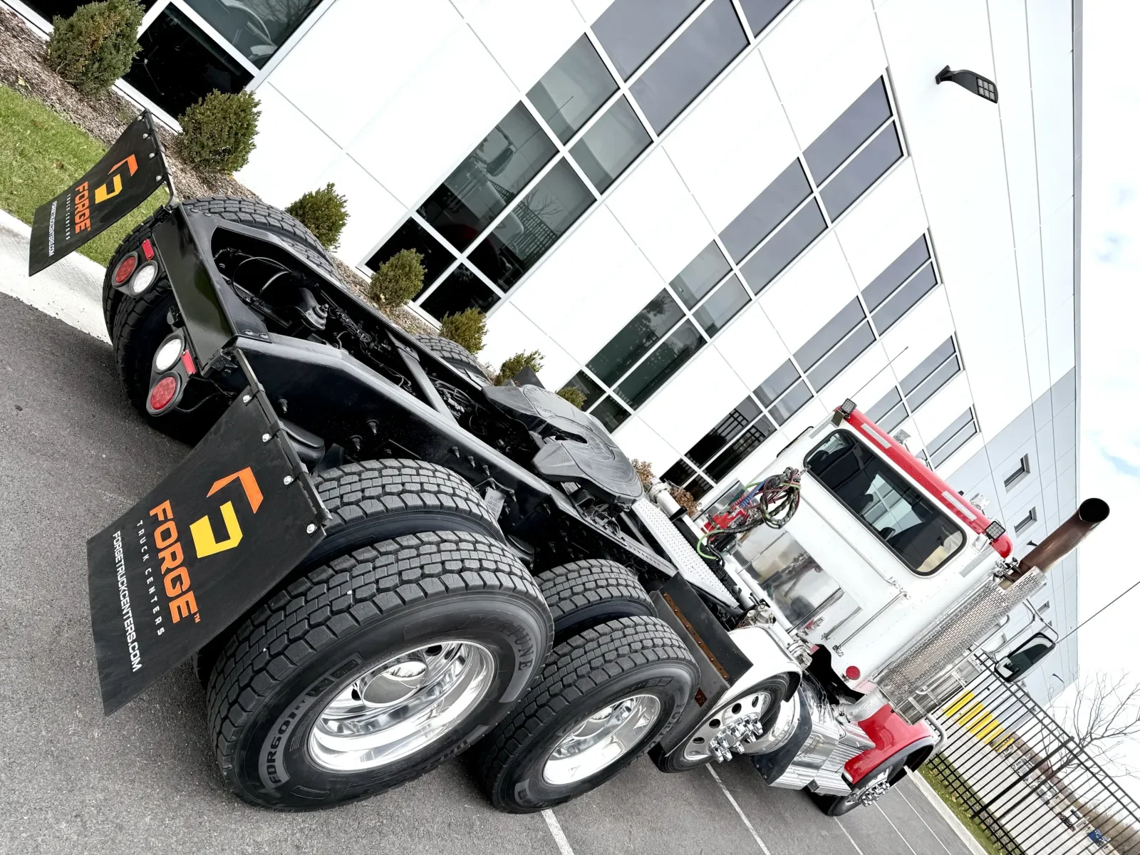 2023 Peterbilt 389 in New Lenox, IL — photo 11