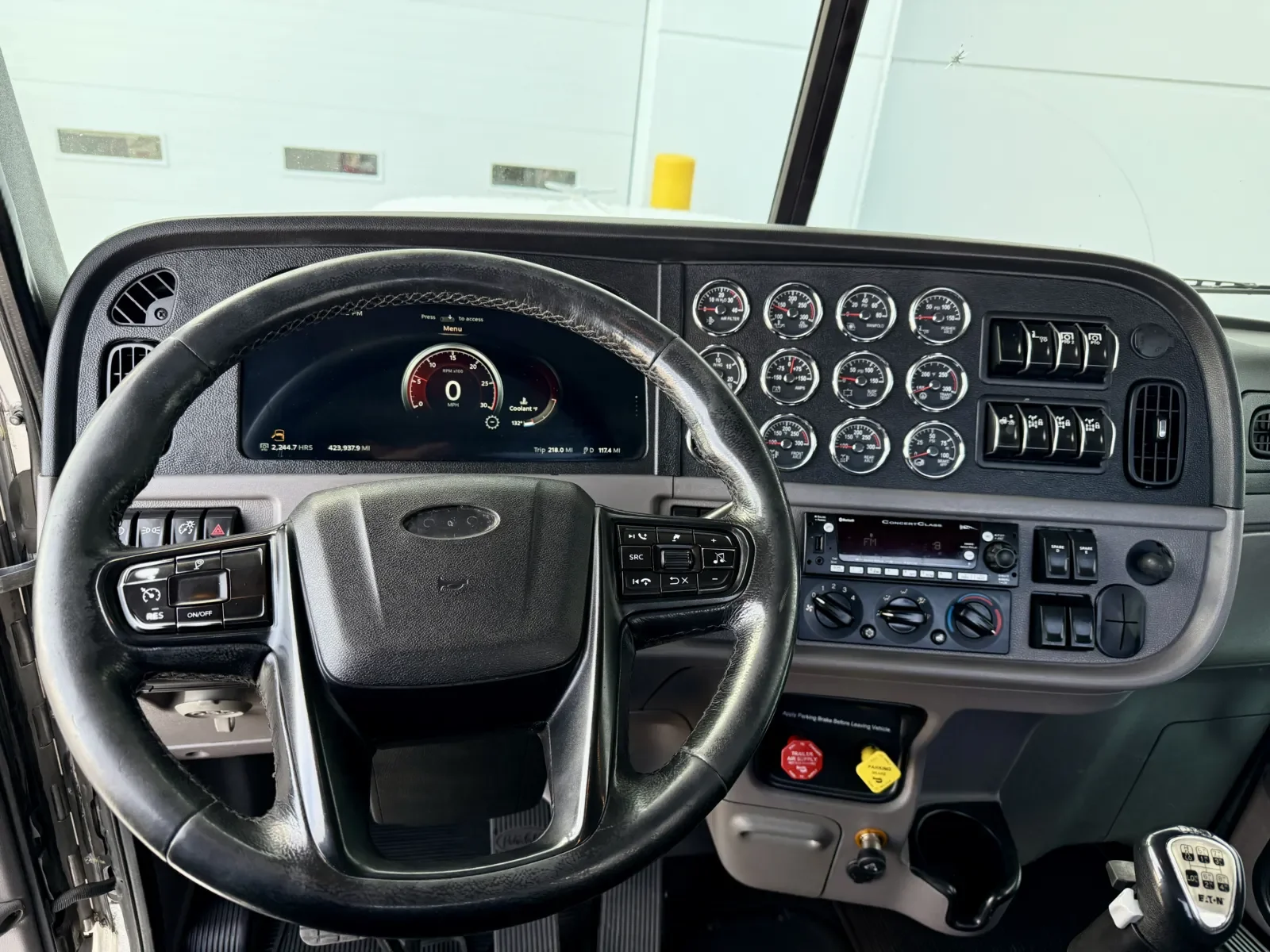 2023 Peterbilt 389 - image 16