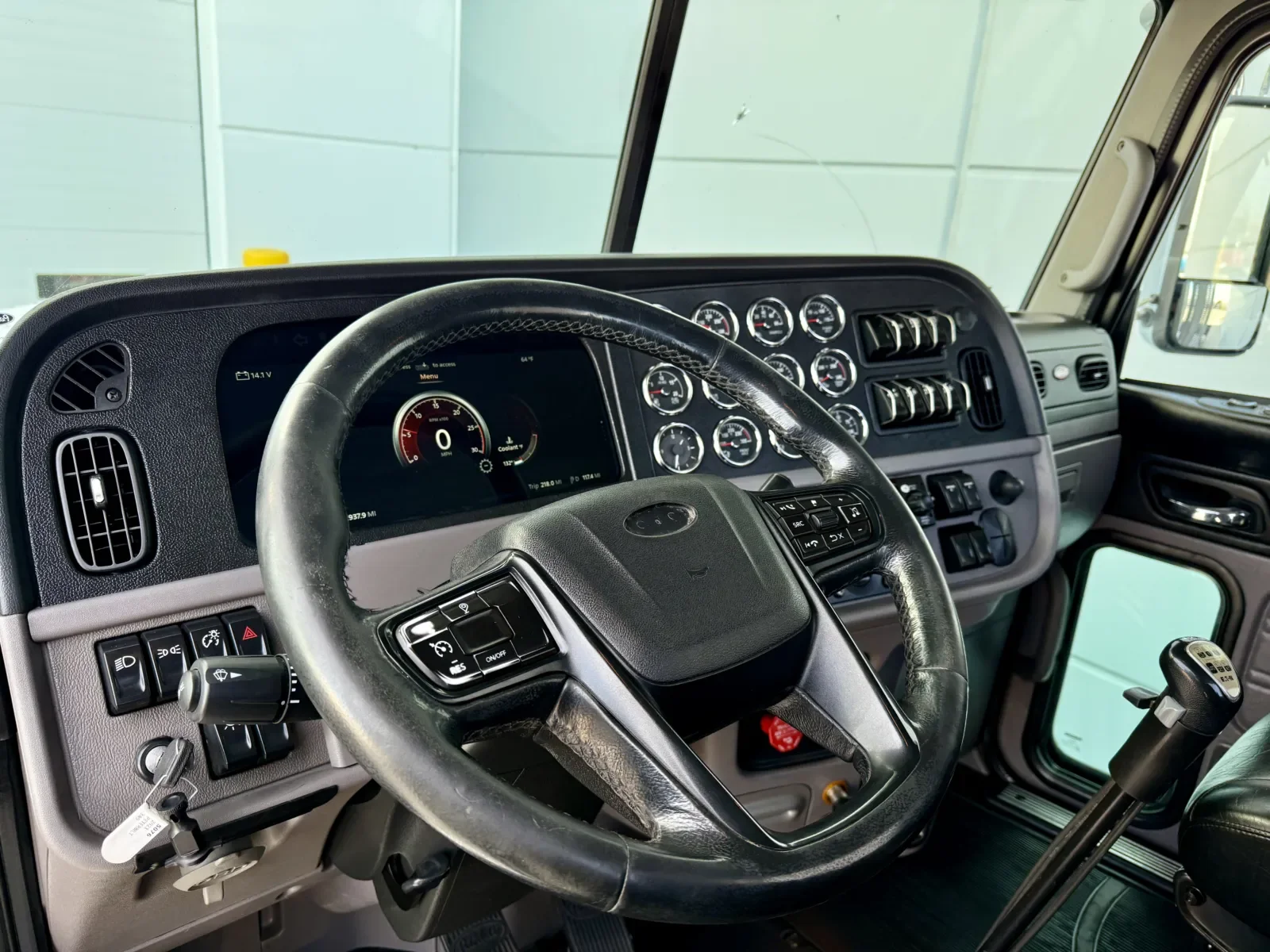 2023 Peterbilt 389 - image 15