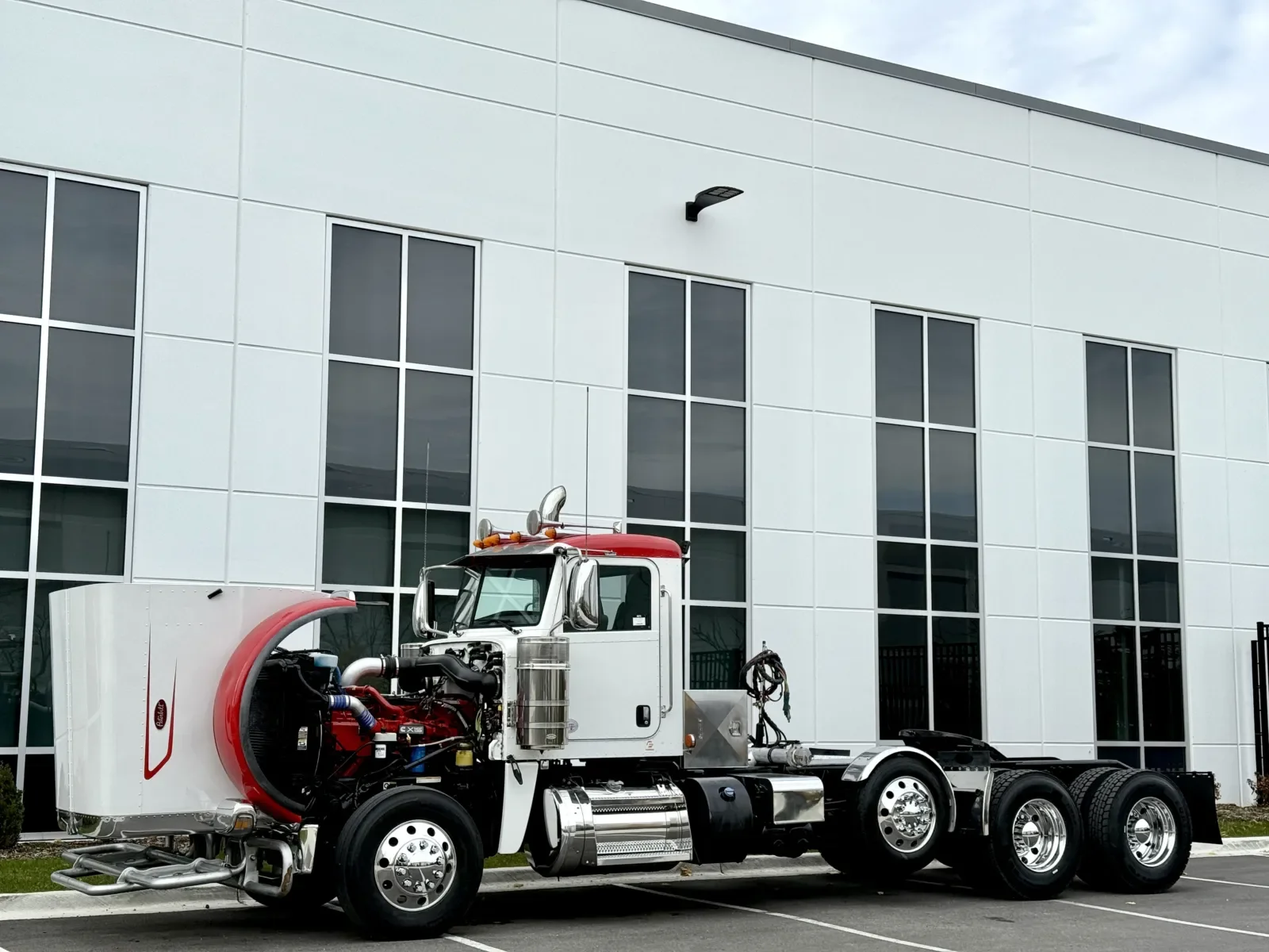 2023 Peterbilt 389 - image 10