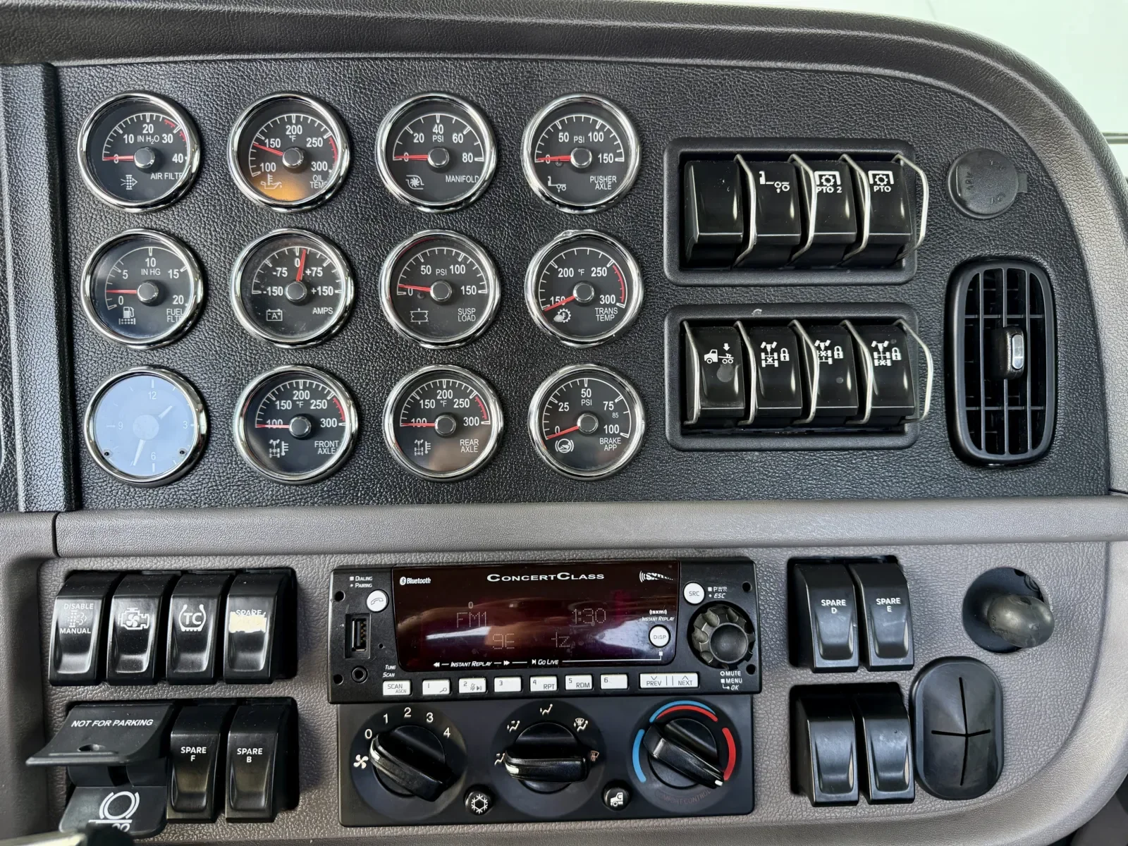 2023 Peterbilt 389 - image 18