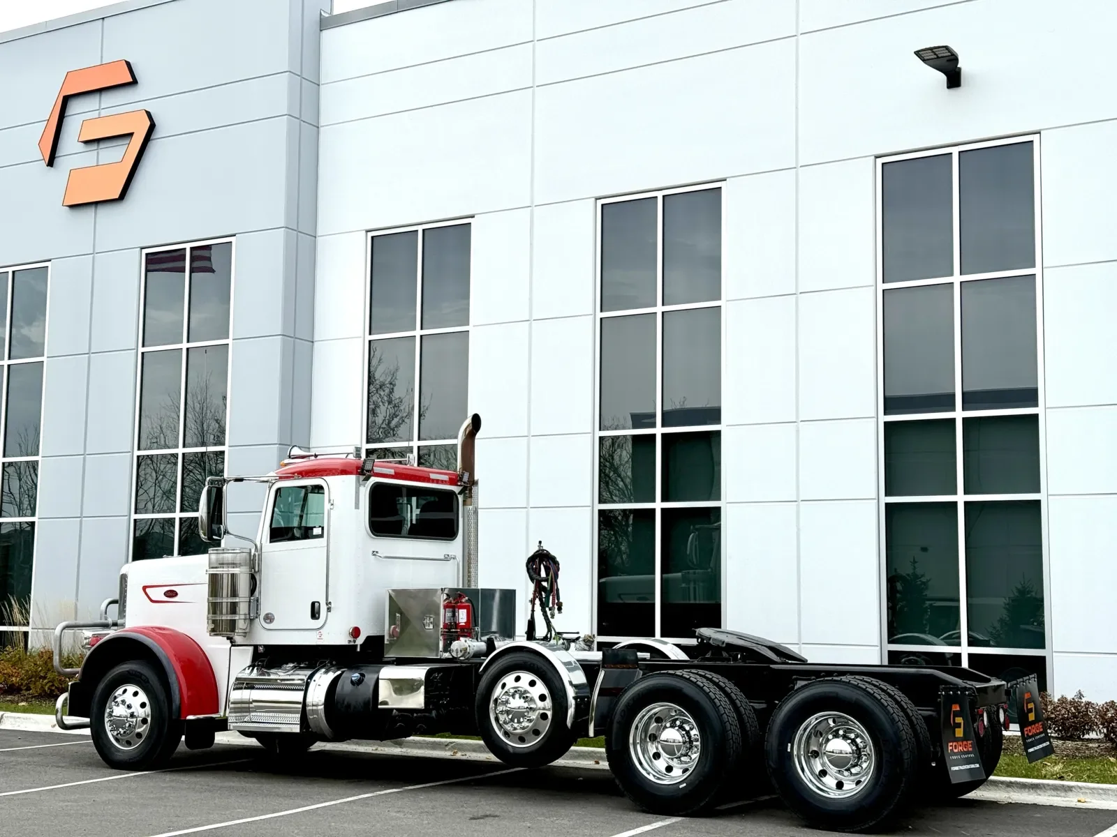 2023 Peterbilt 389 in New Lenox, IL — photo 6