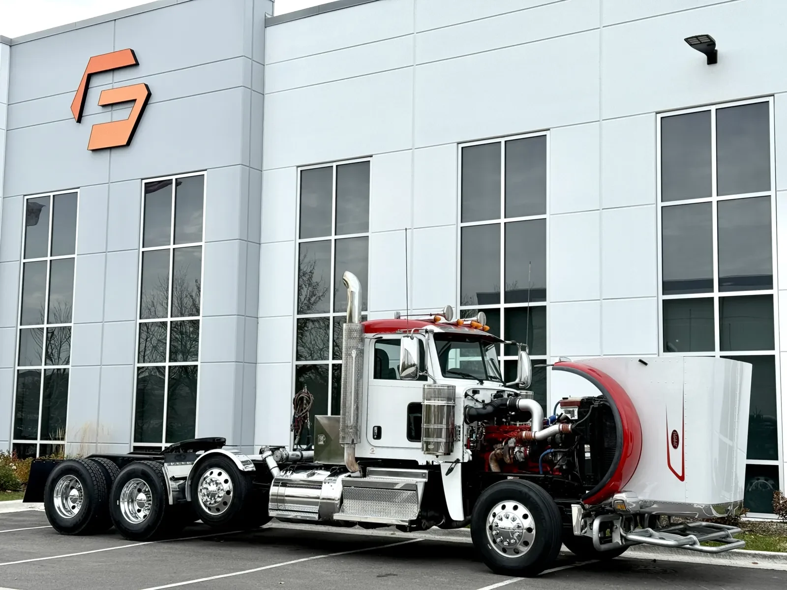 2023 Peterbilt 389 in New Lenox, IL — photo 9