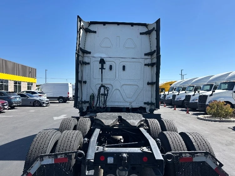 2023 Freightliner Cascadia - image 6