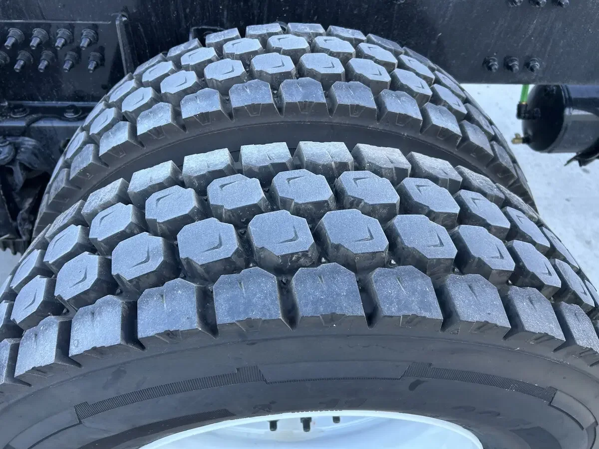 2025 Freightliner M2 106 - image 2