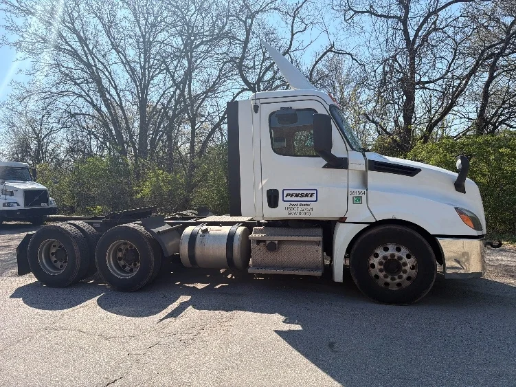 2019 Freightliner Cascadia in Baltimore, MD — photo 8