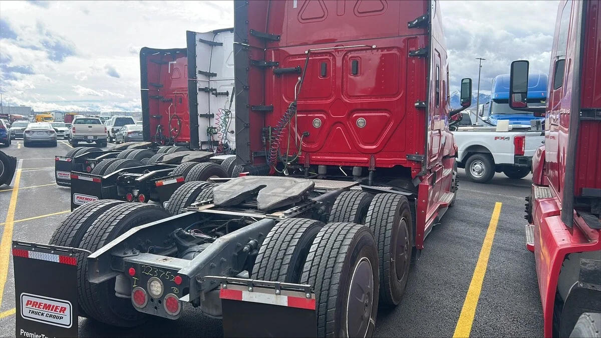 2022 Freightliner Cascadia - image 5