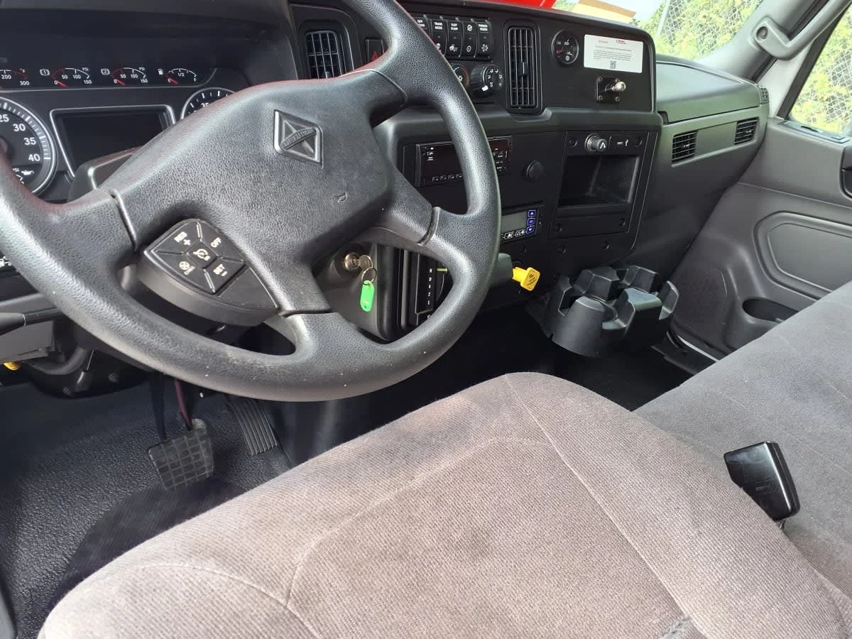 2019 International MV - image 8