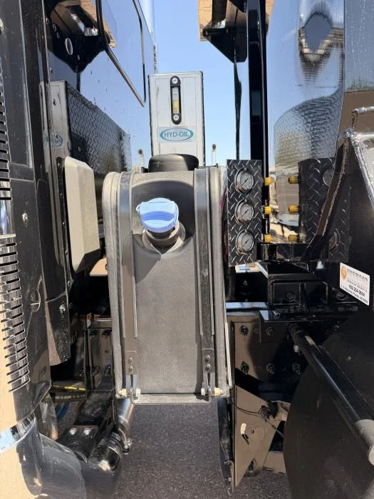2027 Peterbilt 589 in Phoenix, AZ — photo 17