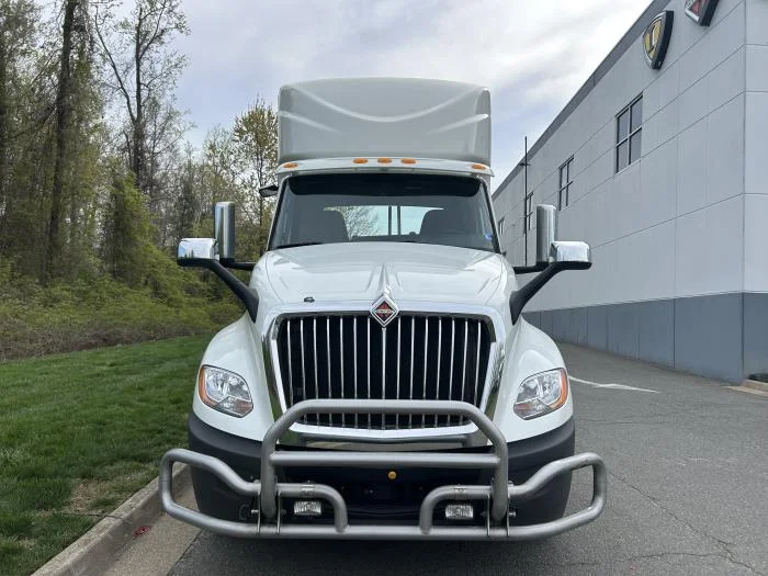 2023 International LT - image 4