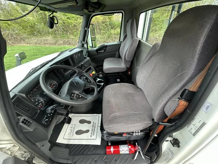 2023 International LT - image 11