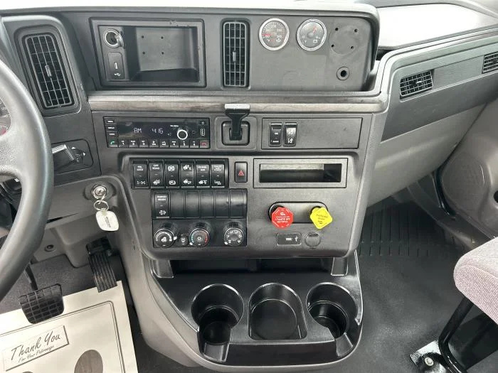 2023 International LT - image 14