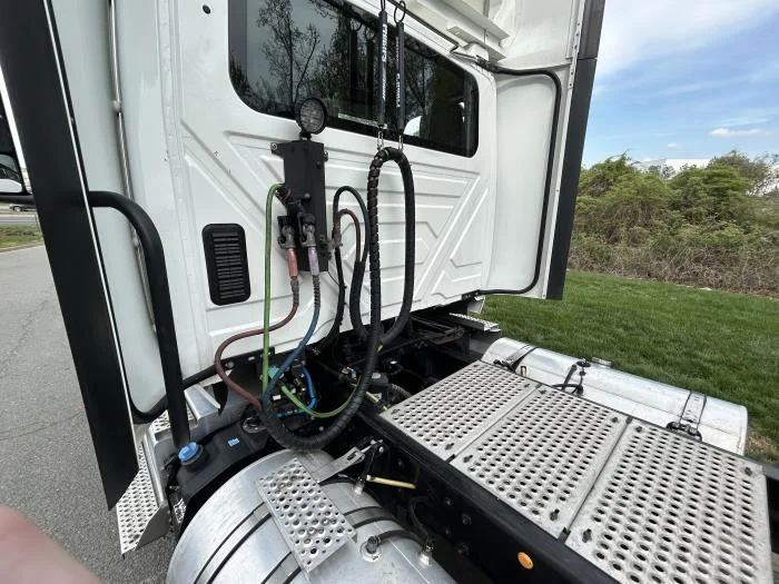 2023 International LT - image 7