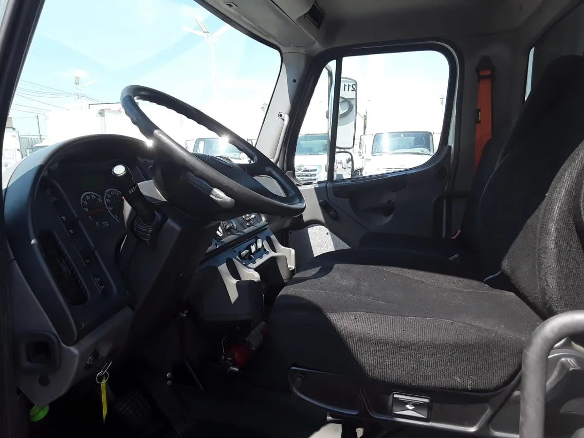2016 Freightliner M2 106 - image 9
