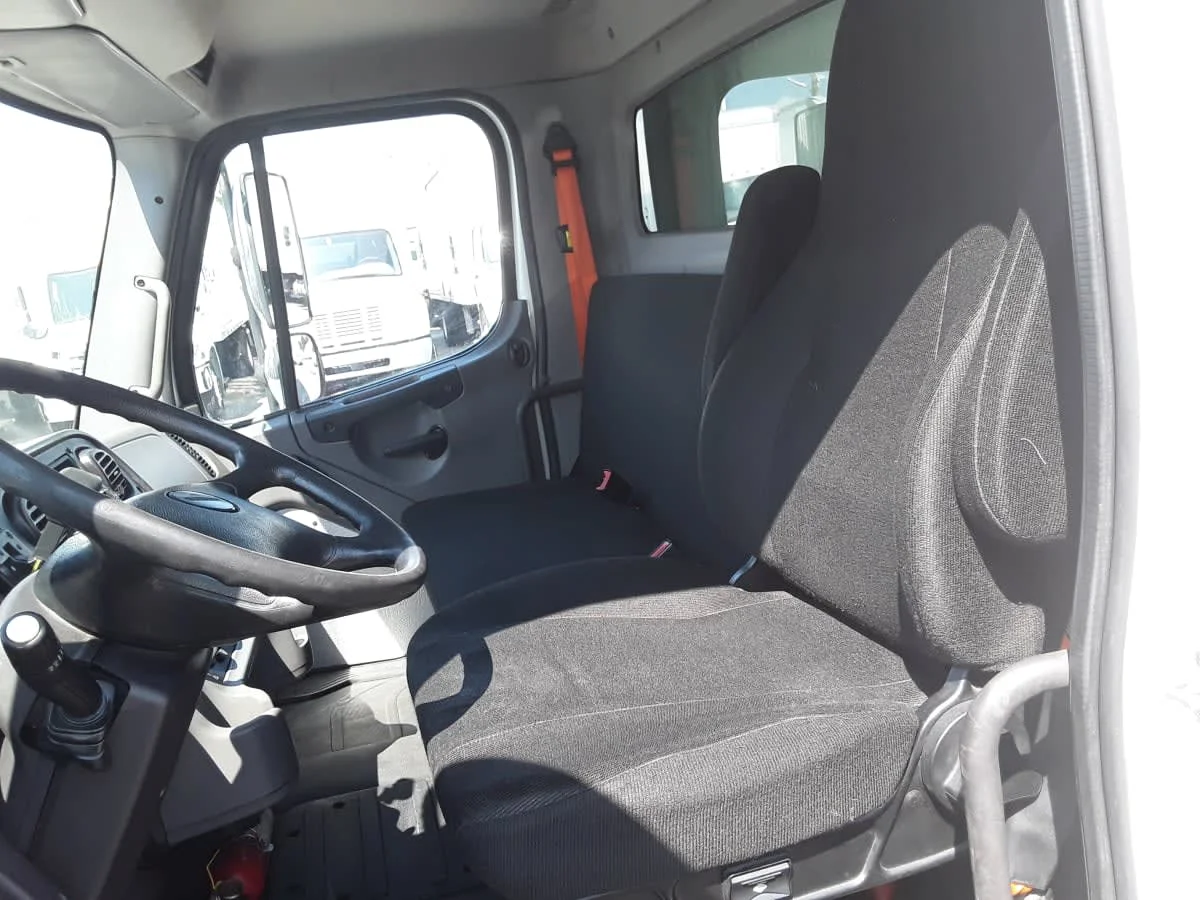 2016 Freightliner M2 106 - image 11