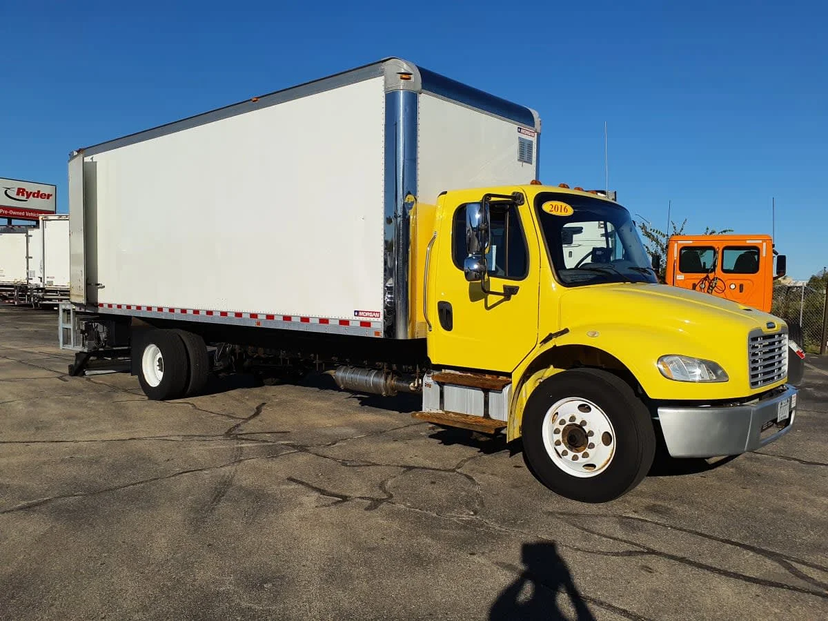2016 Freightliner M2 106 - image 3