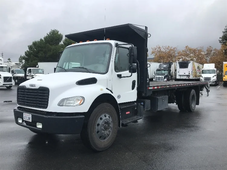 2019 Freightliner M2 106 in West Sacramento, CA — photo 3