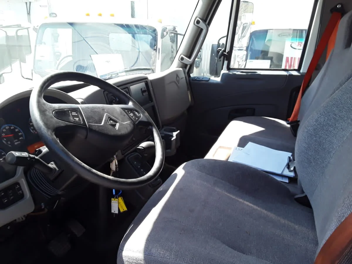 2019 International 4300 - image 8