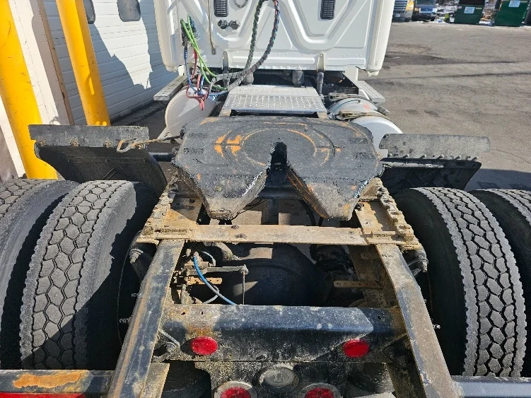 2017 Freightliner Cascadia - image 6