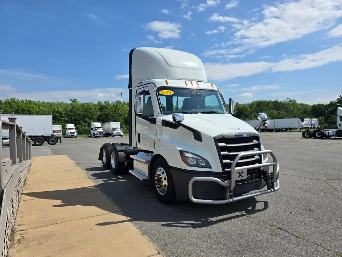 2023 Freightliner Cascadia in North Little Rock, AR — photo 3