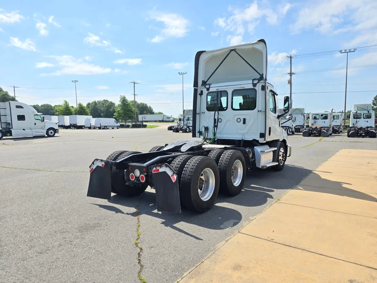 2023 Freightliner Cascadia in North Little Rock, AR — photo 4
