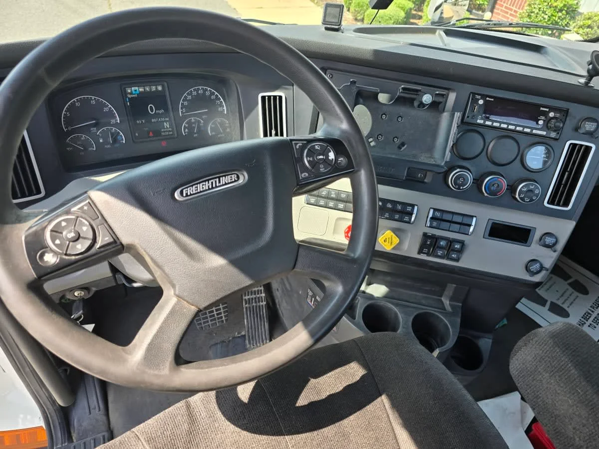 2023 Freightliner Cascadia in North Little Rock, AR — photo 7