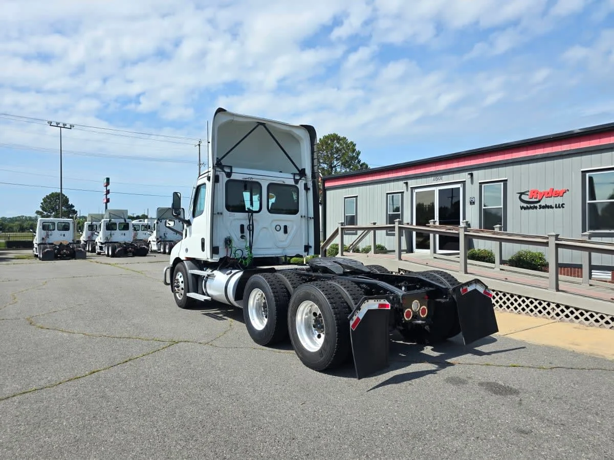 2023 Freightliner Cascadia in North Little Rock, AR — photo 6