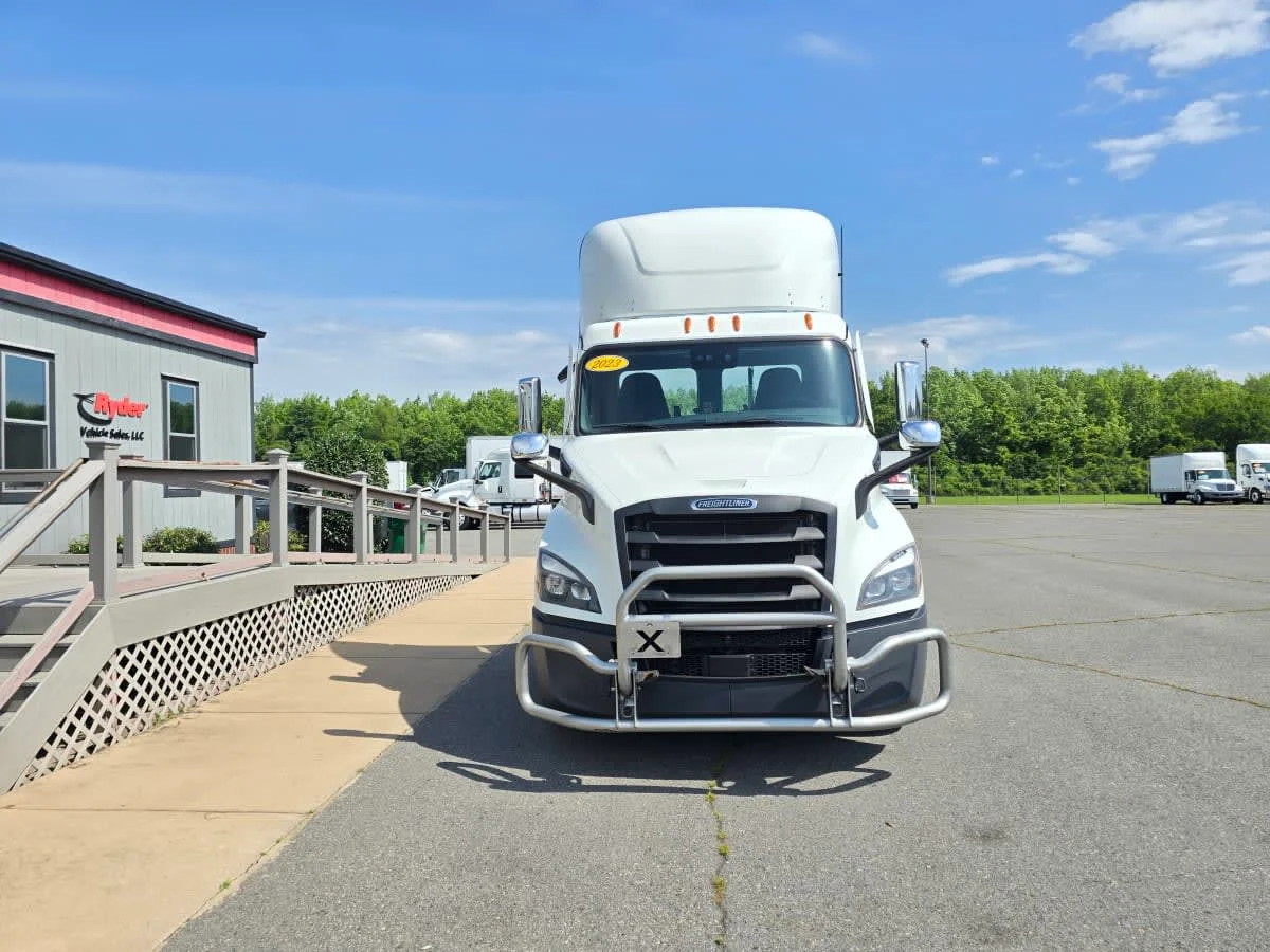 2023 Freightliner Cascadia in North Little Rock, AR — photo 2