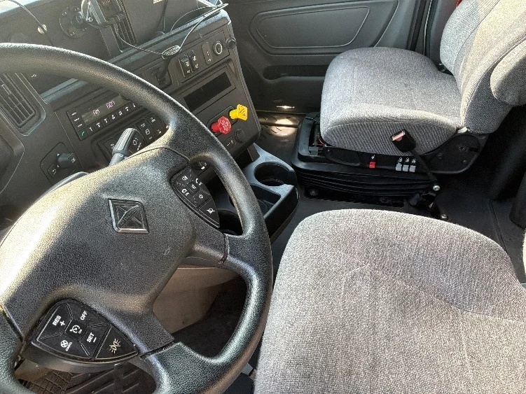 2023 International LT - image 10