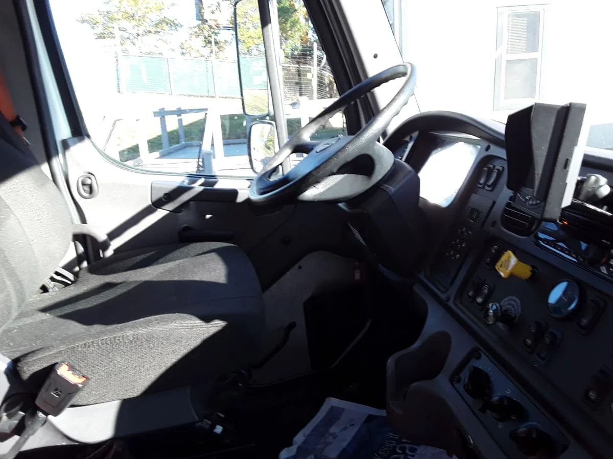 2021 Freightliner M2 106 - image 5