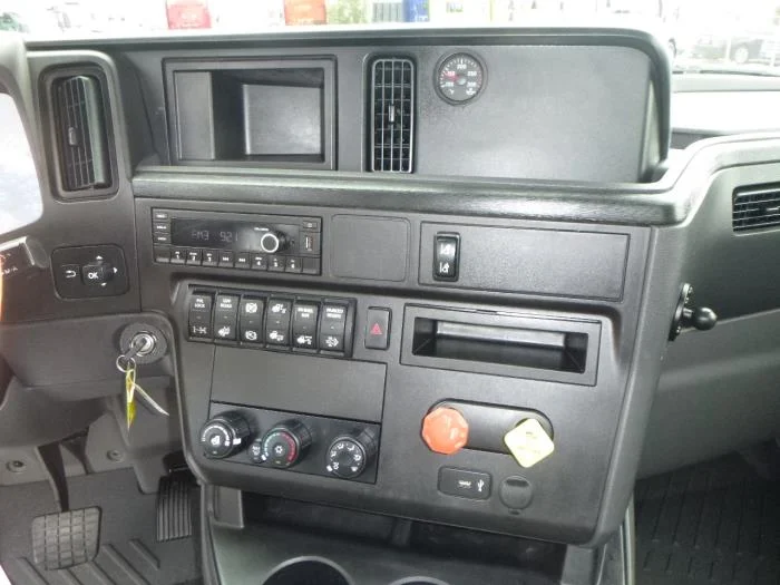 2023 International LT — photo 15