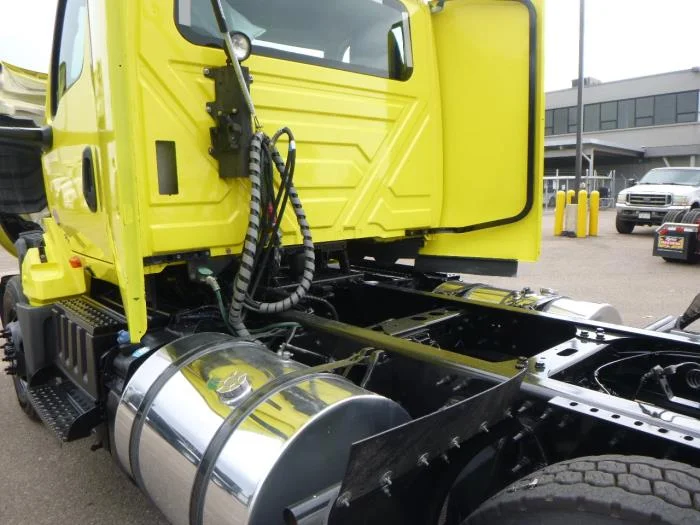 2023 International LT — photo 22