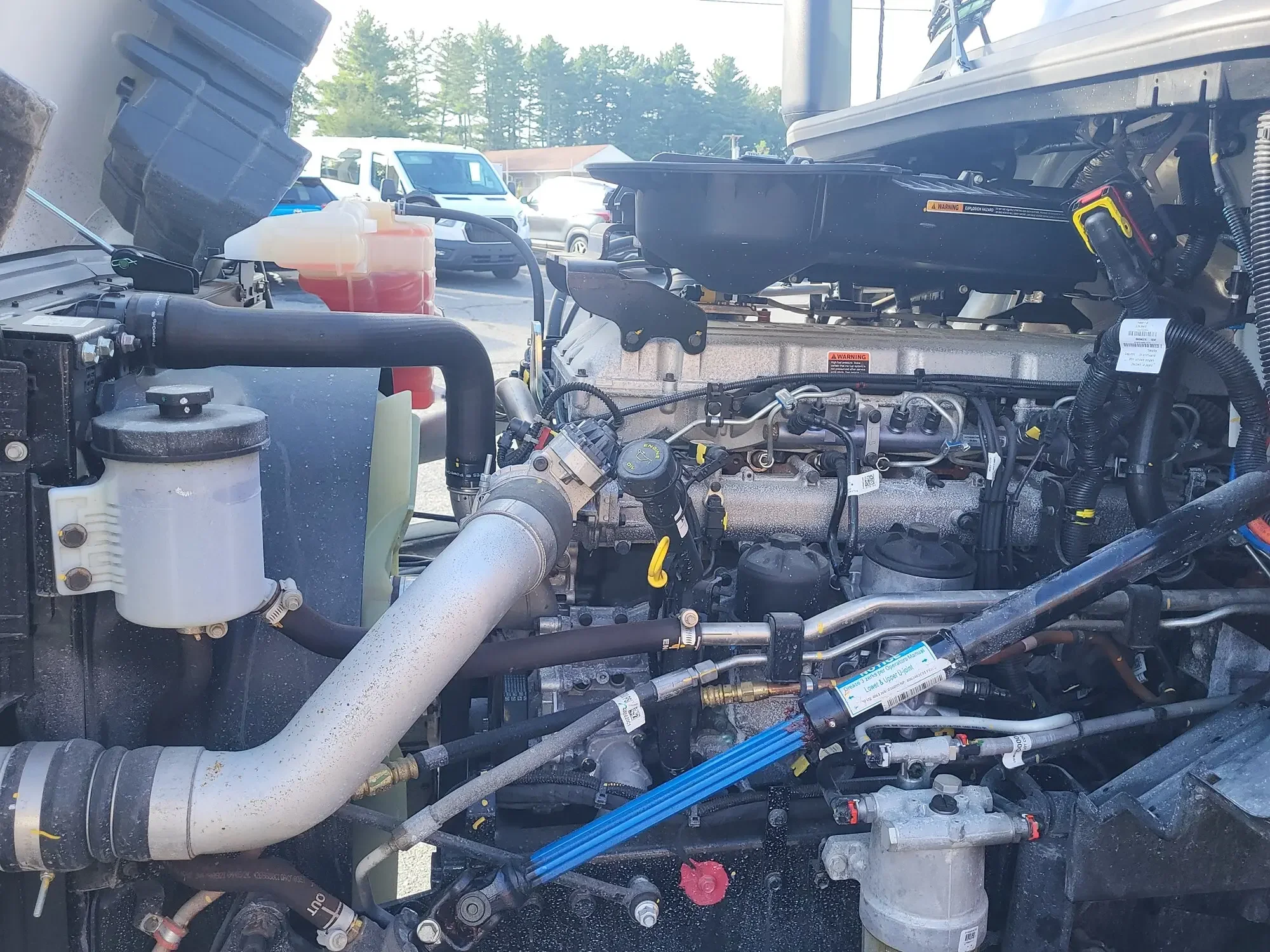 2025 International LT - image 11