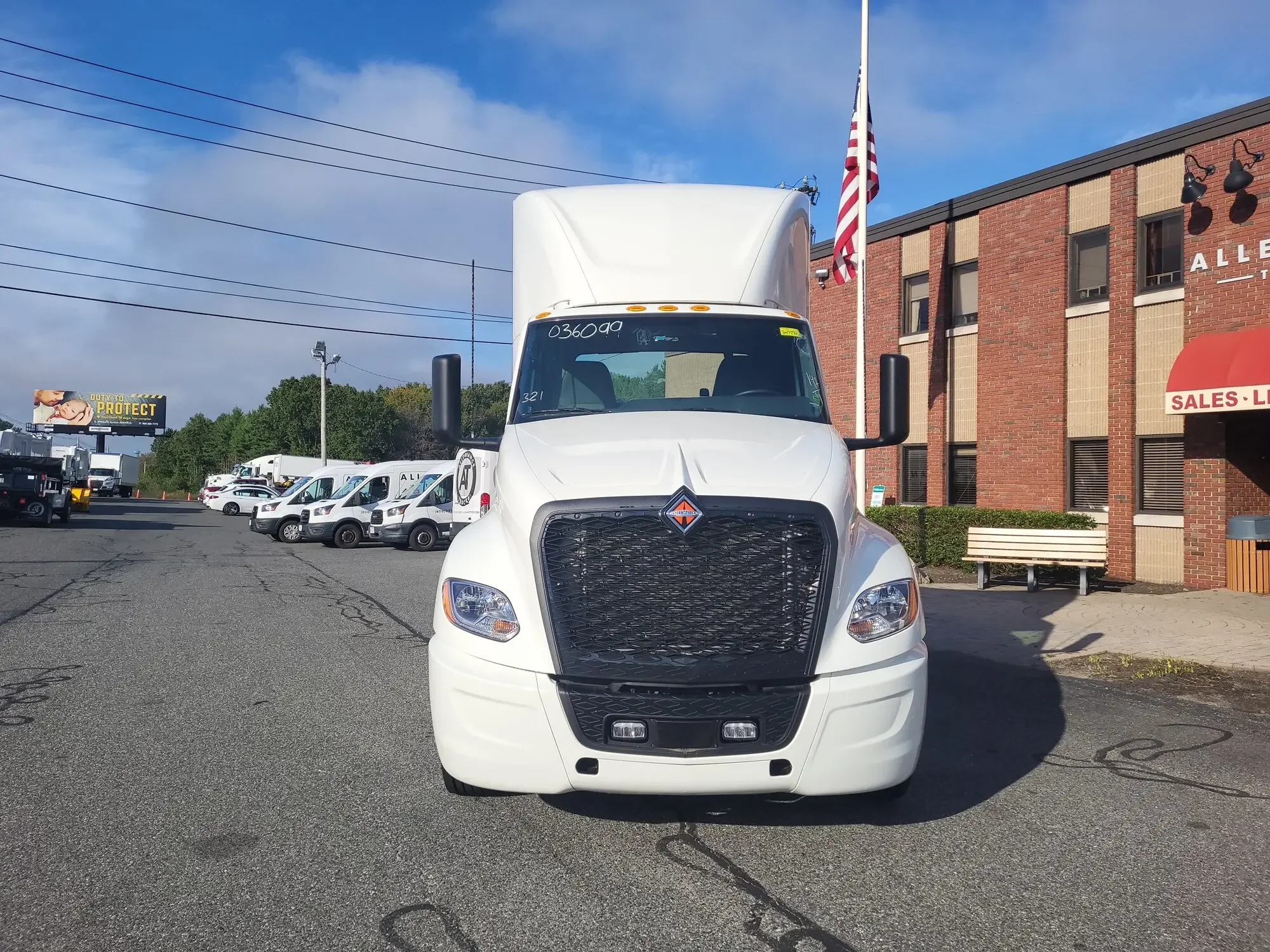 2025 International LT - image 2