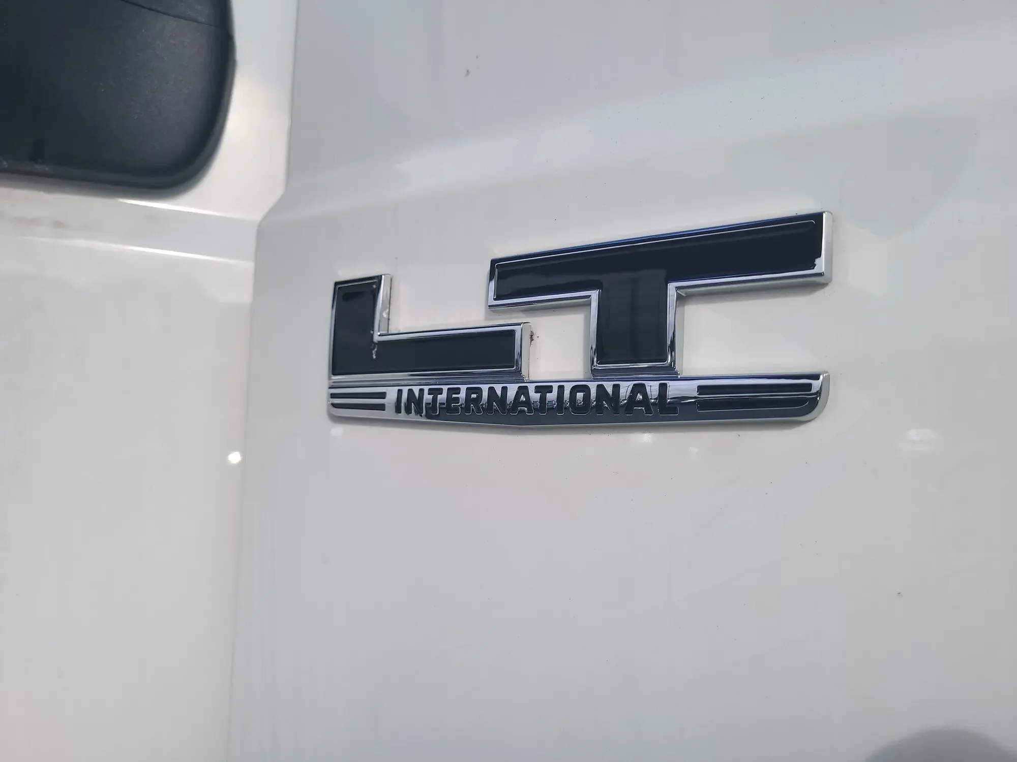 2025 International LT - image 13