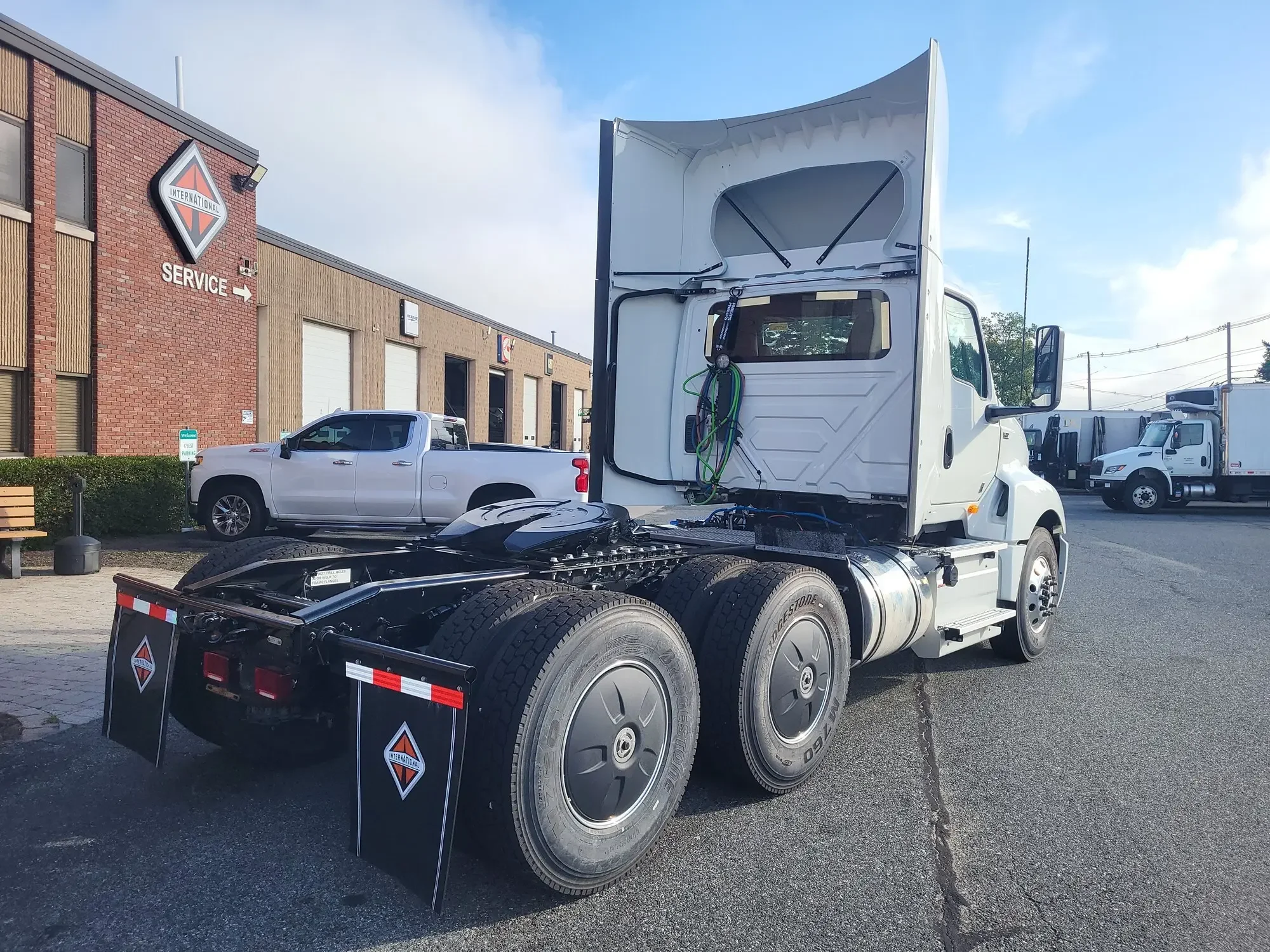 2025 International LT - image 7