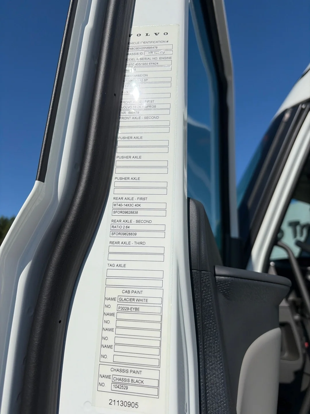 2025 Volvo VNL 860 - image 11