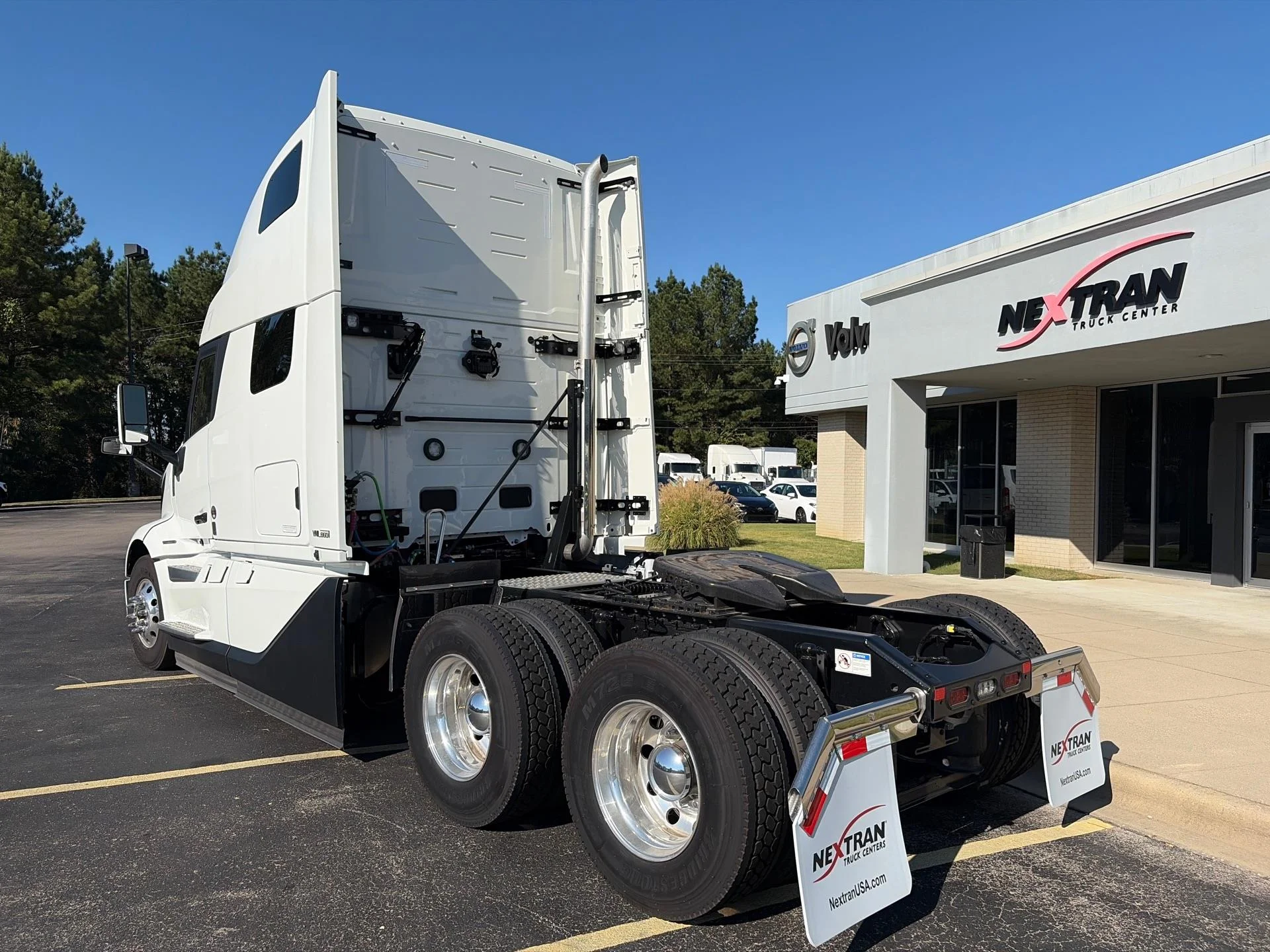 2025 Volvo VNL 860 - image 6