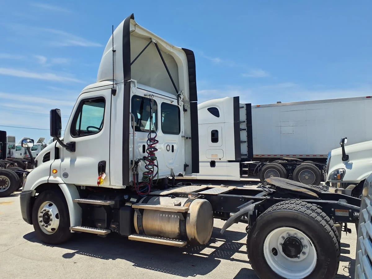 2019 Freightliner Cascadia in Fort Worth, TX — photo 6