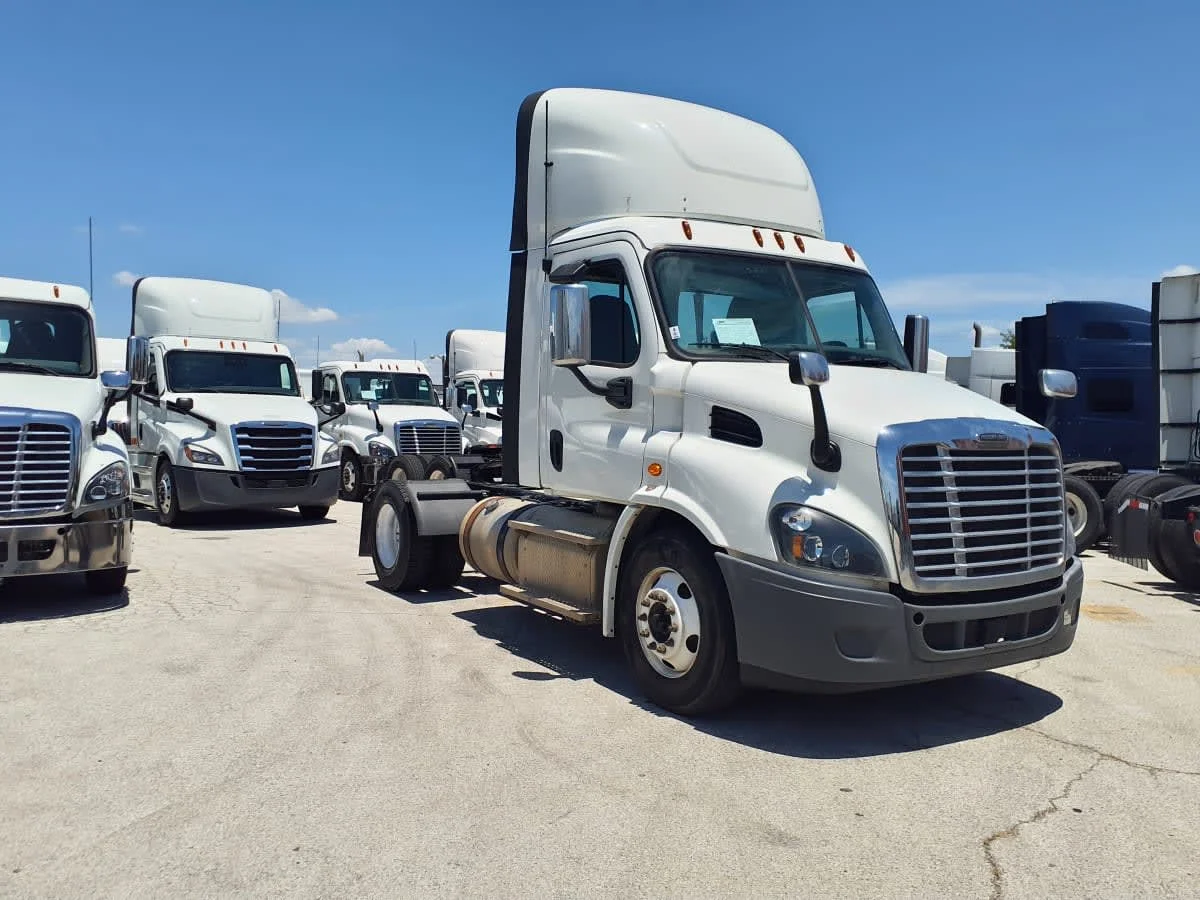 2019 Freightliner Cascadia in Fort Worth, TX — photo 3